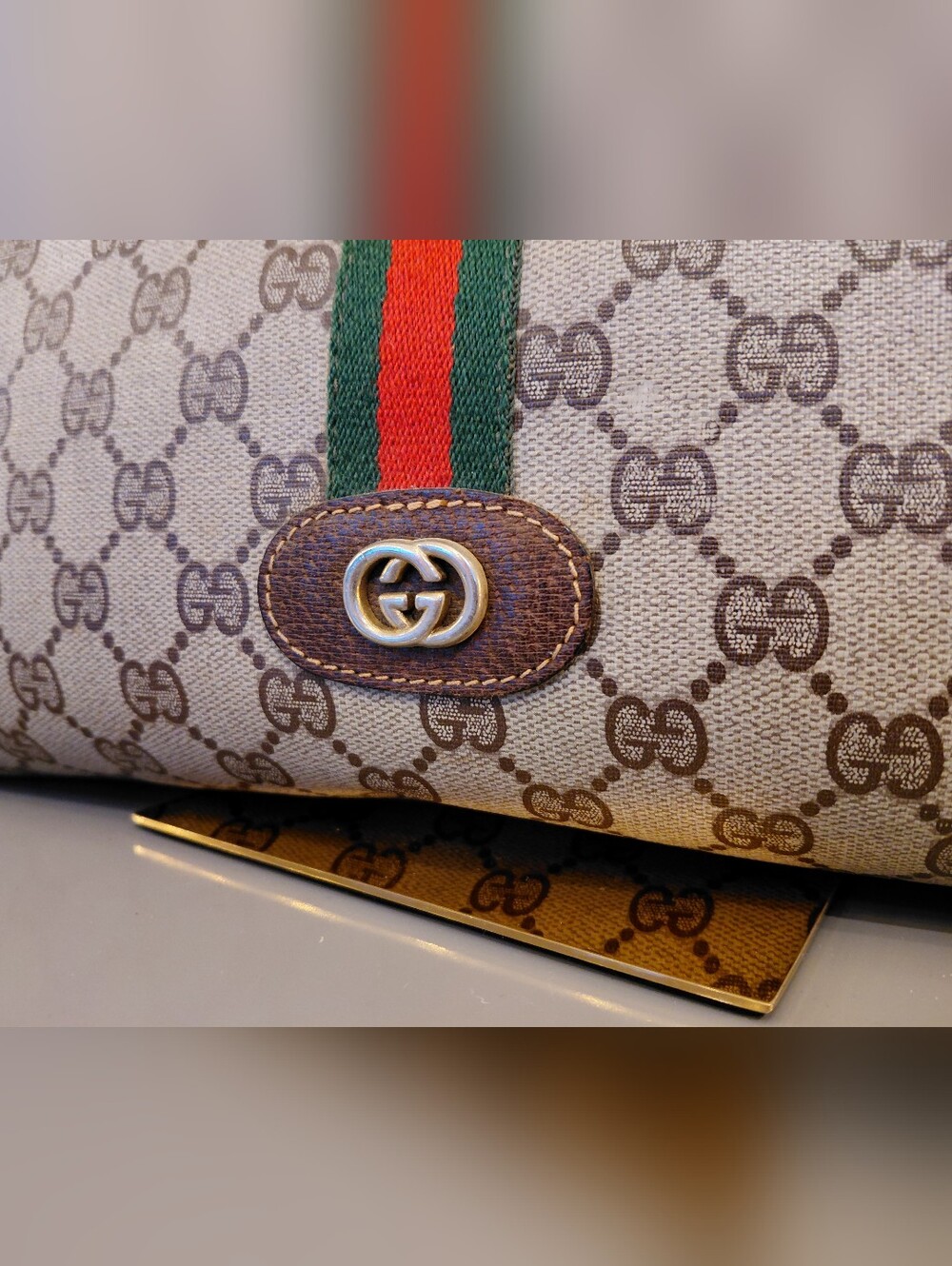 Gucci Beautiful Purse with Red and Green Signature